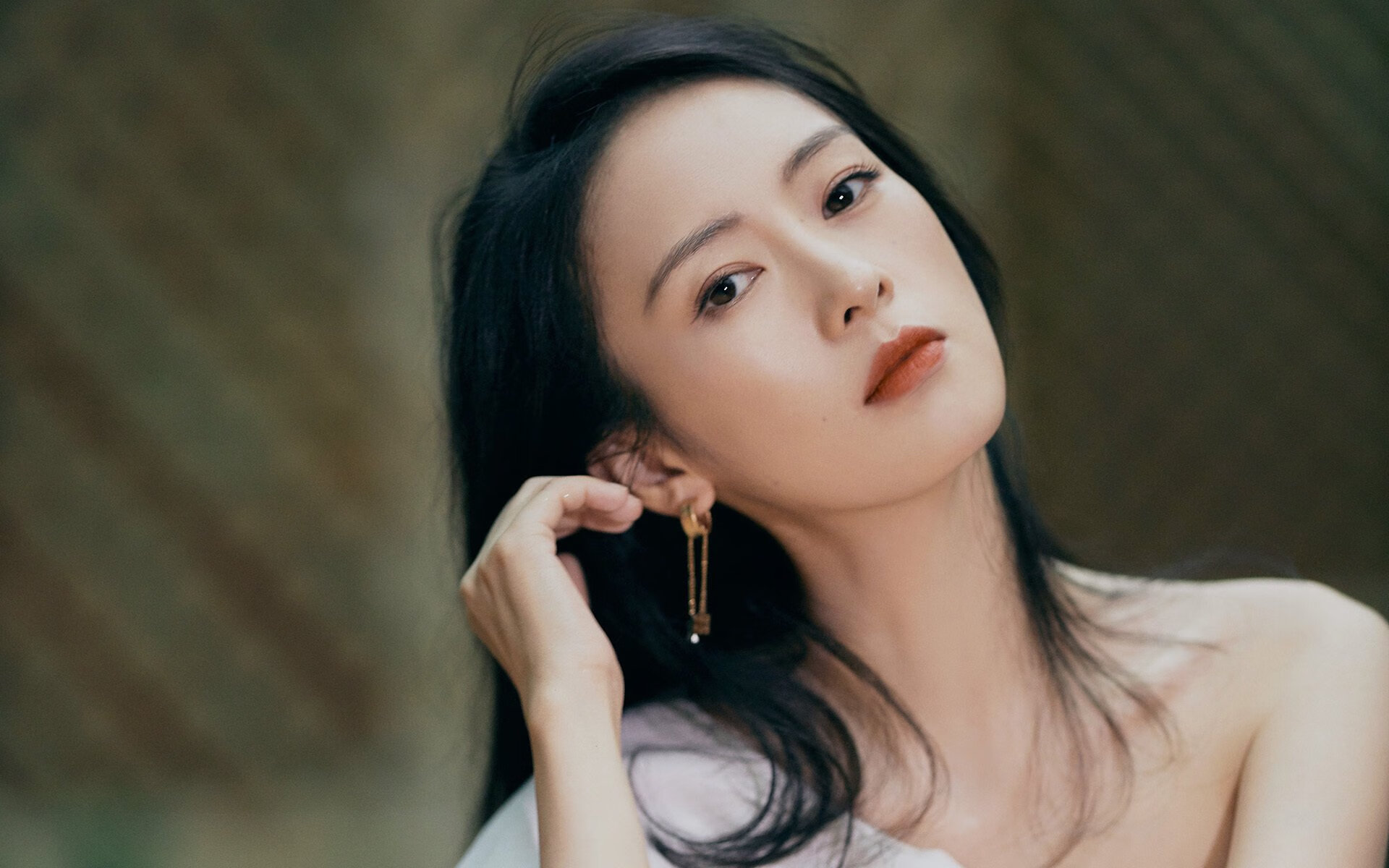 转身动作规范性增强，推进更有效，转身技术动作可分为